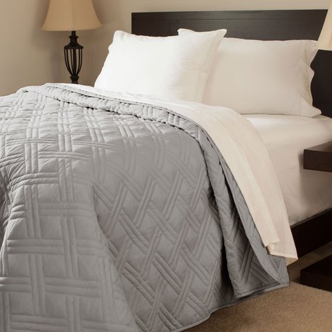 Bedford Home Solid Color Bed Quilt