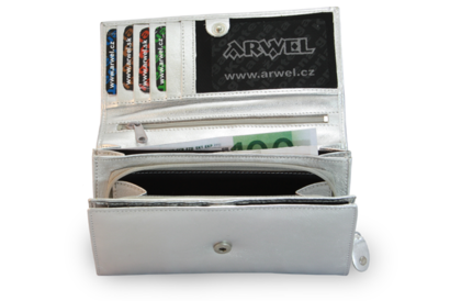 Stříbrná dámská psaníčková kožená peněženka s klopnou