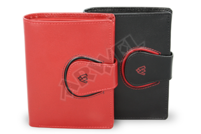 Černá dámská kožená peněženka s ozdobnou klopnou