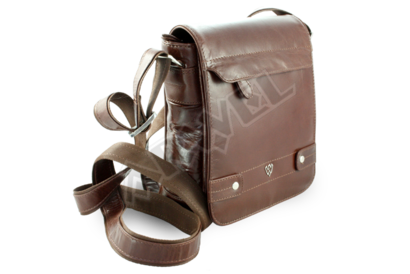 Malý hnědý pánský kožený crossbag s klopnou